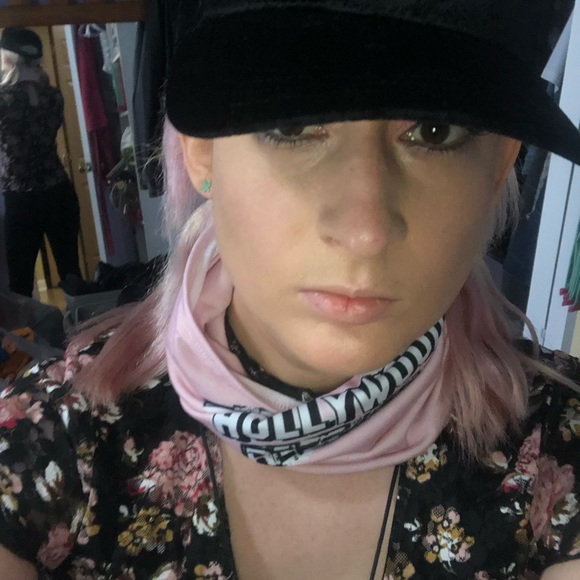 Meet Lia multi fashion high style on a budget Posher cats & music - Picture 6 of 6